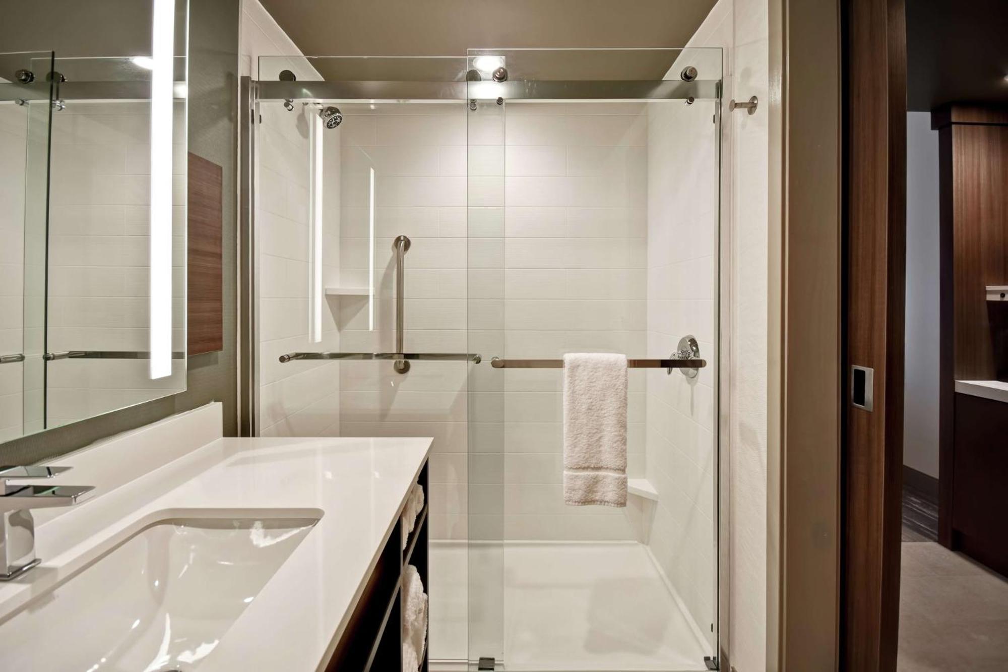 Hilton Garden Inn Lansing West Eksteriør billede