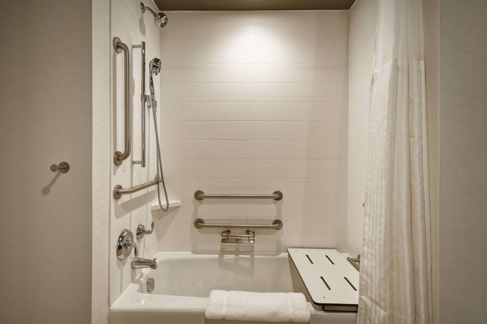 Hilton Garden Inn Lansing West Eksteriør billede