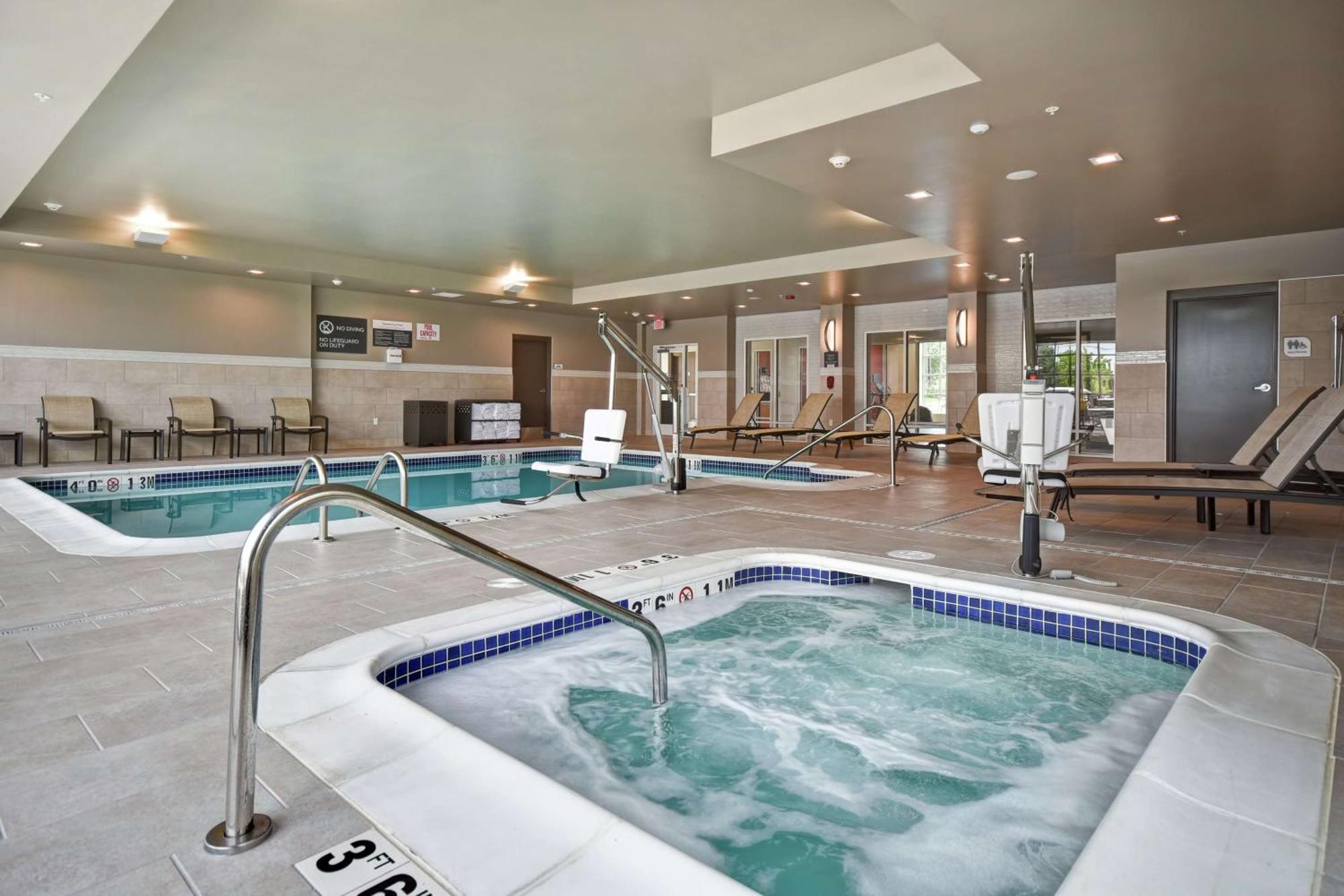 Hilton Garden Inn Lansing West Eksteriør billede